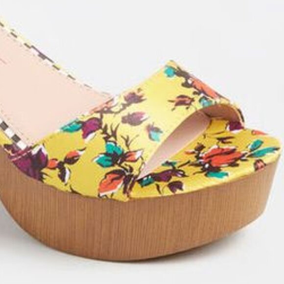 BETSEY JOHNSON Floral Opportunity Ankle strap heel - Picture 2 of 11